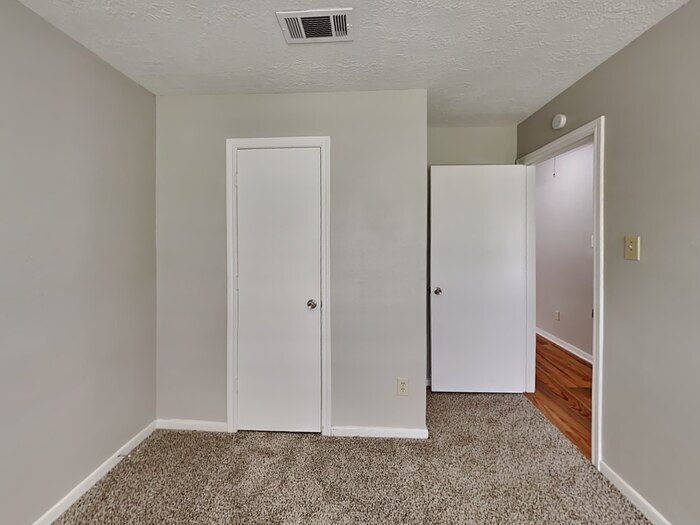 Building Photo - 2419 Sherwood Hollow Ln