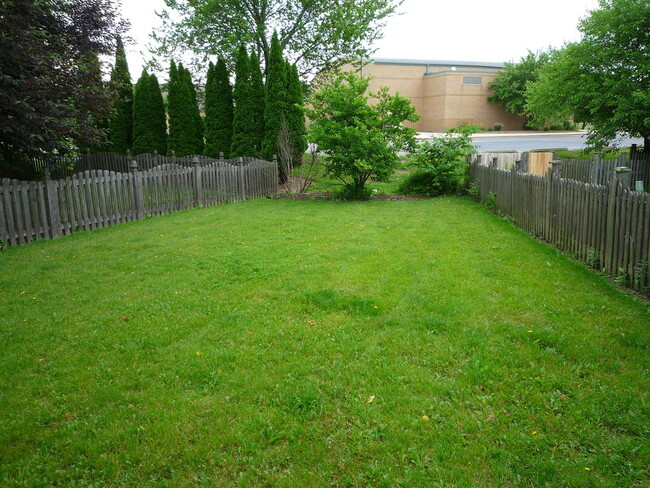 Building Photo - 14039 S Oakdale Cir