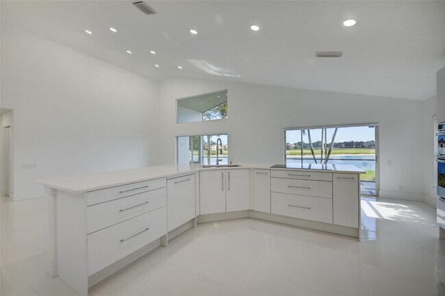 Building Photo - 6014 Golf Villas Dr