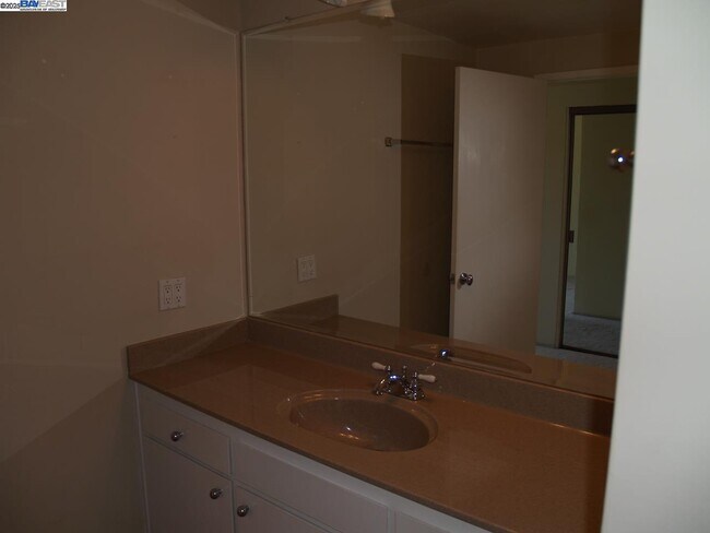 Building Photo - 515 Rolling Hills Ln