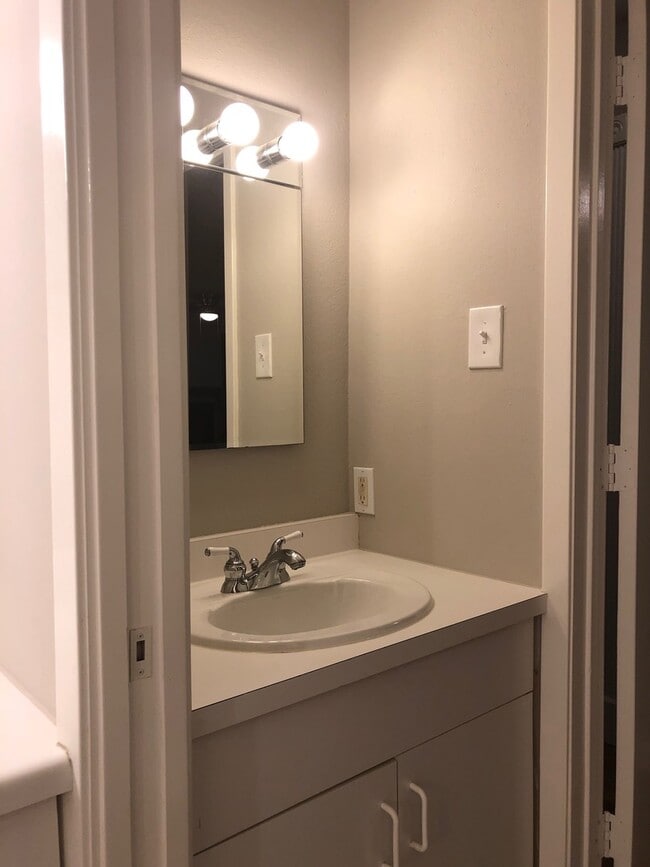 Building Photo - 4 Bedroom / 2.5 Baths / 2 Car Garage with ...