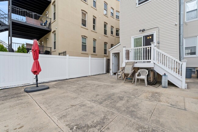 Building Photo - 302 Clerk St