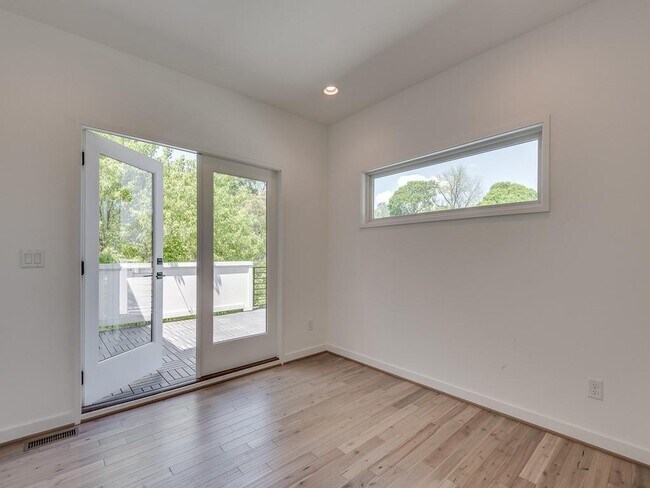 Building Photo - 520 Wabash Ave NE