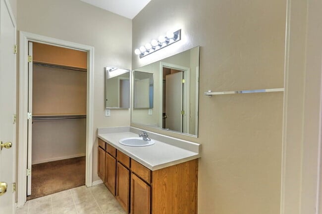 Building Photo - Located in beautiful Rancho Sahuarita!!!!!!!!!!!!