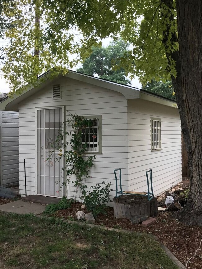 Building Photo - 4 Bedroom Duplex