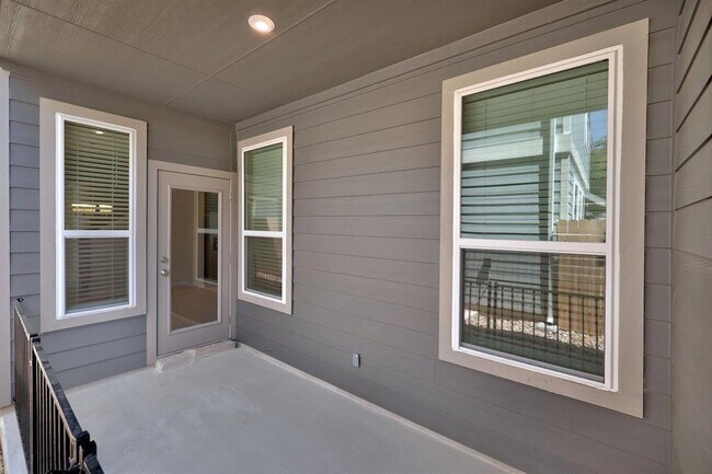 Building Photo - 305 Toddy Wy