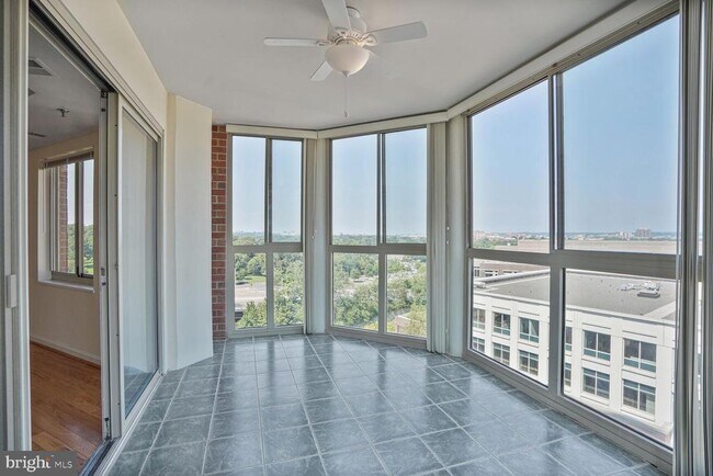 Building Photo - 2121 Jamieson Ave
