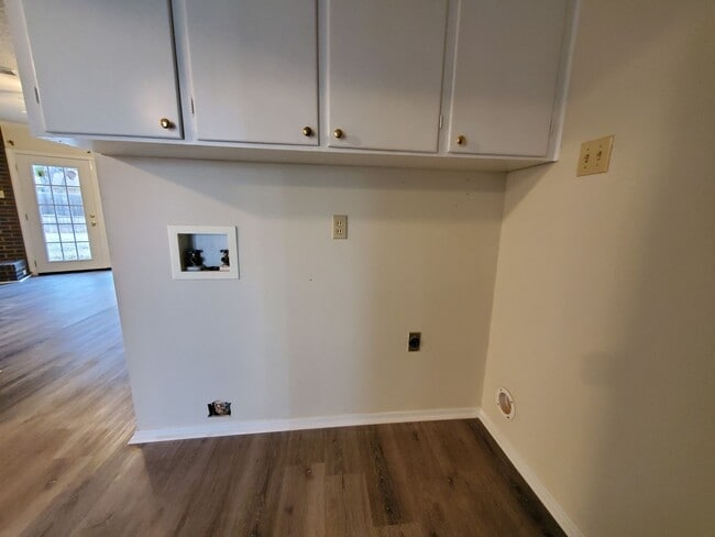 Building Photo - Nice family 3 bedroom and 2 bath home in a...