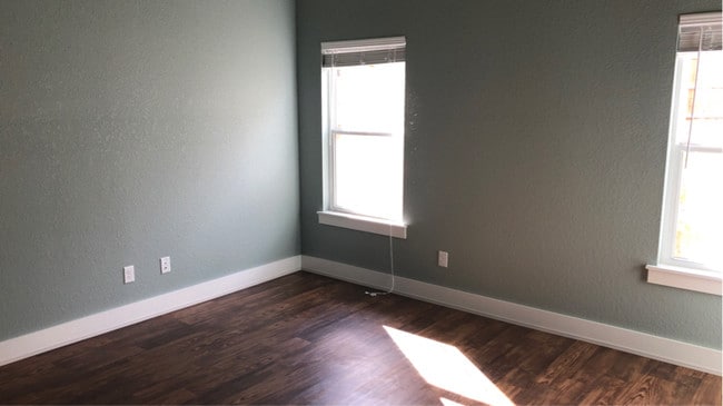 Building Photo - 750 Hawthorn Way