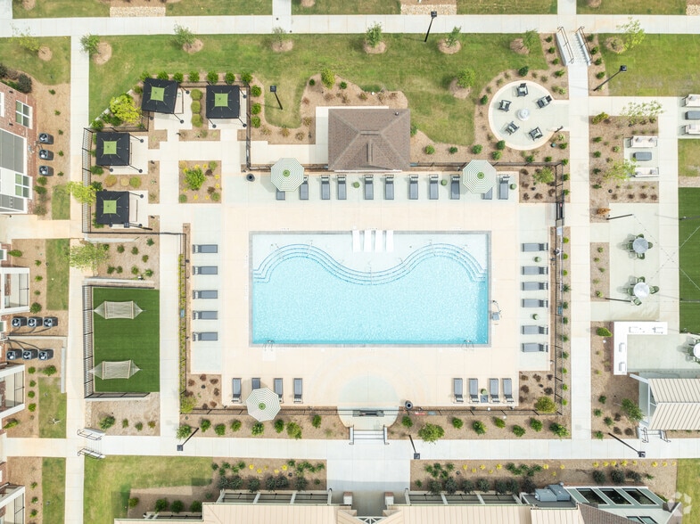 Pool - Alta Harris Farms