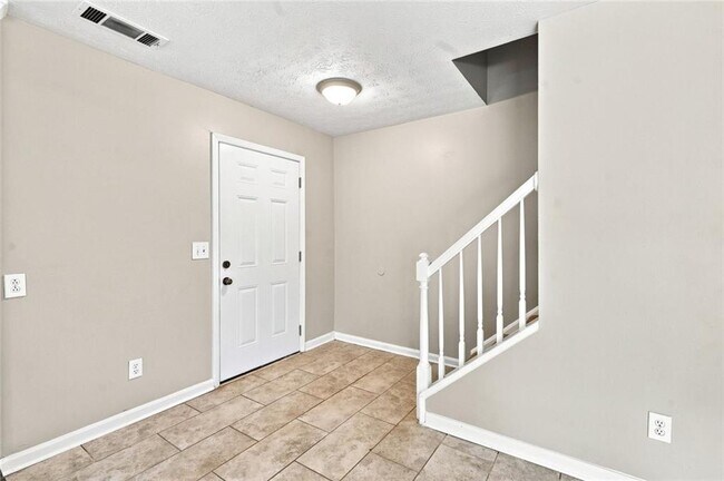 Building Photo - 5557 Clover Rise Ln