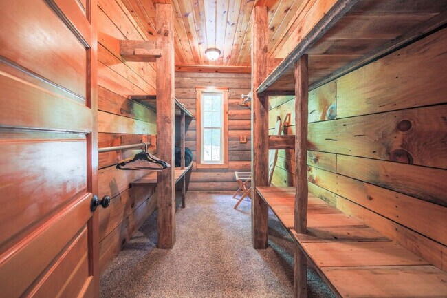 Building Photo - 195 Black Bear Dr