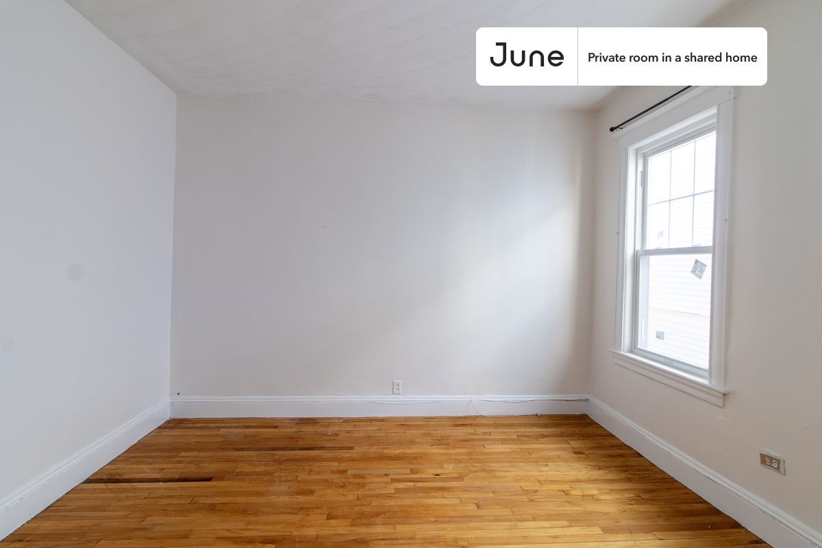 Building Photo - Room in Shared 4 bed/1 bath home in Dorchester Center