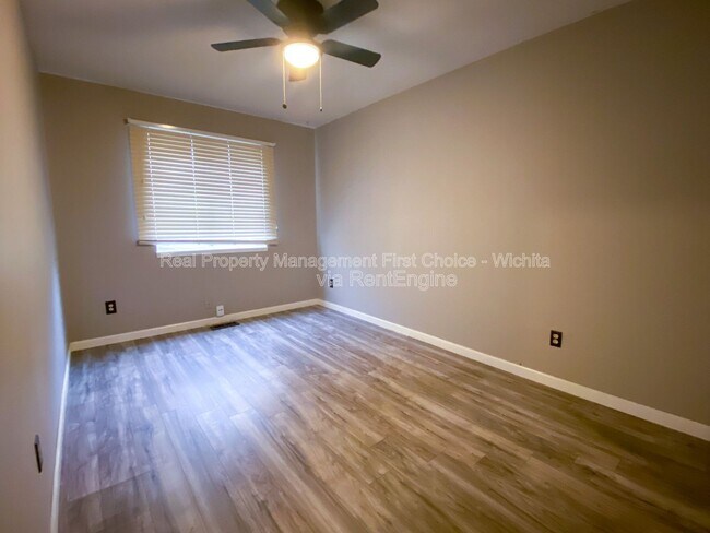 Building Photo - 10802 W Carr Ave