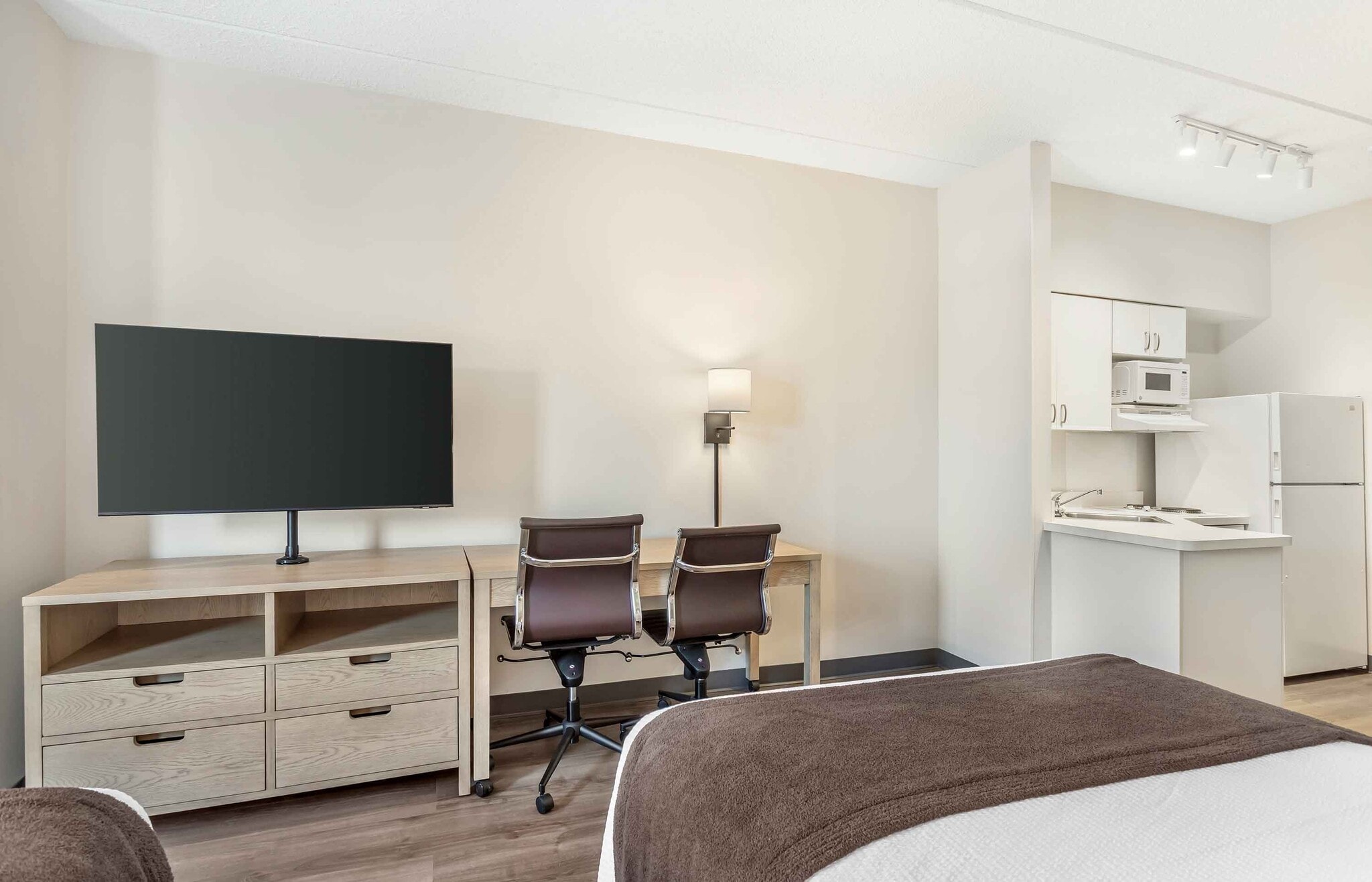 Building Photo - Furnished Studio-Long Island - Melville