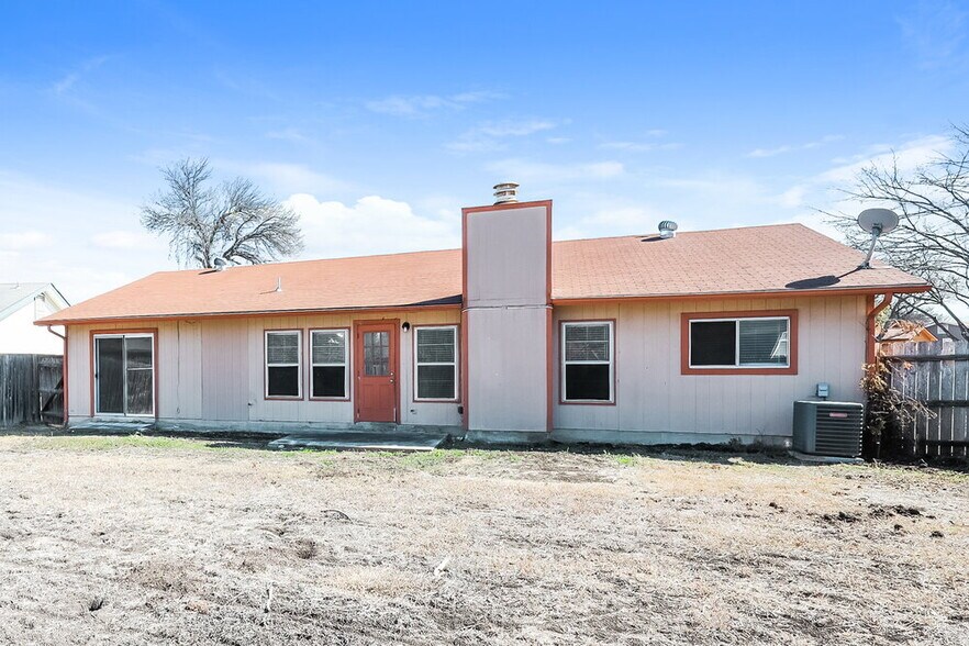 Building Photo - 7601 Tarrasa