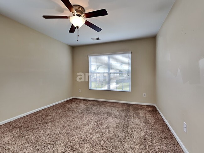 Building Photo - 409 Lakewind Dr