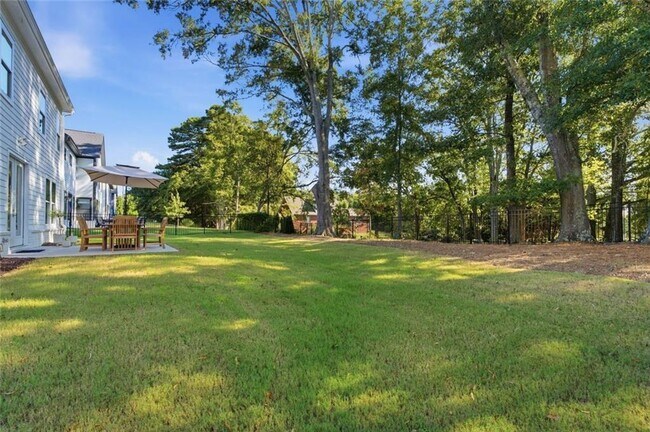 Building Photo - 5045 Reserve Dr