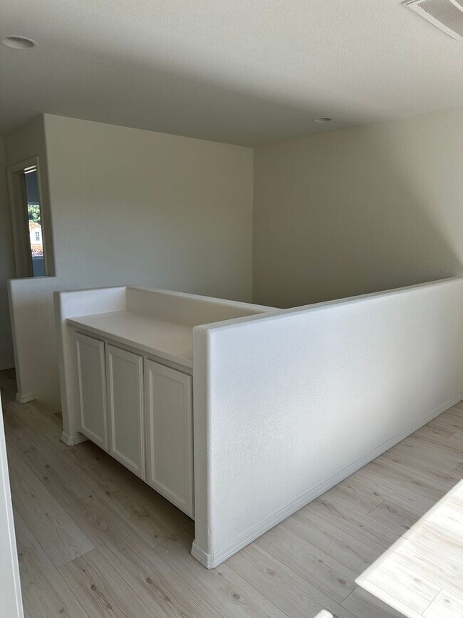Building Photo - Significant rent reduction! Beautiful home in gated golf course community
