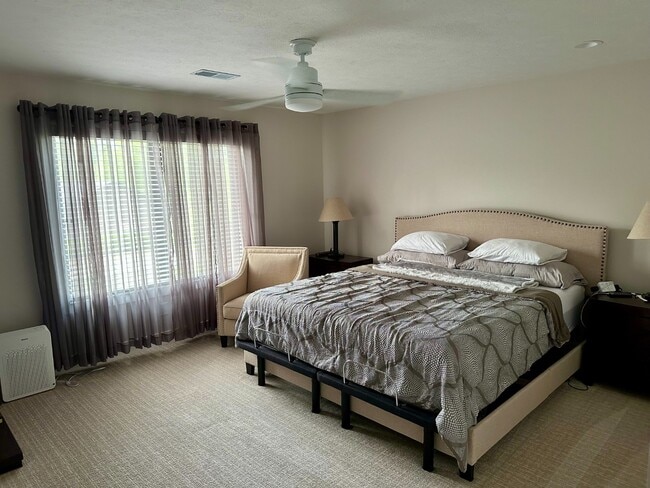 Building Photo - Beautiful 4BR/3.5BA Home in Granger – Spac...