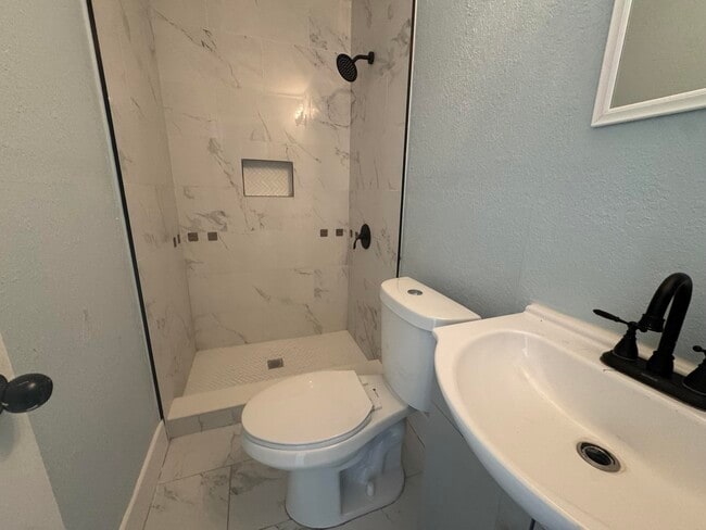 Building Photo - 518 49th St