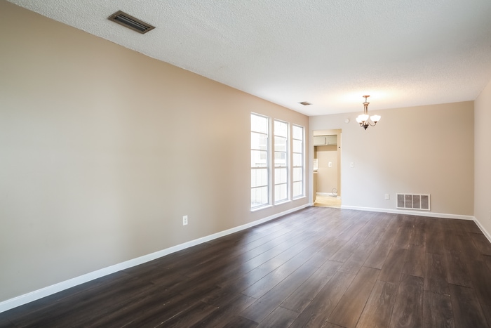 Building Photo - 1413 Dolphin St