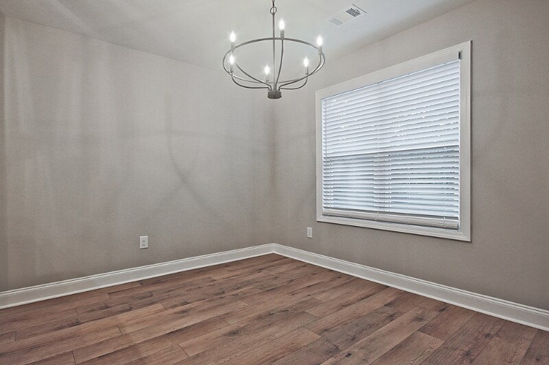 Building Photo - 620 Walnut Woods Dr