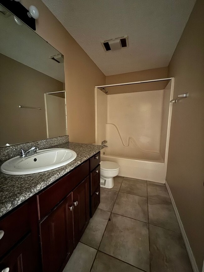 Building Photo - Parkway North Condo