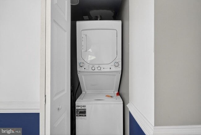 Building Photo - 505 69th St