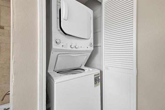 Building Photo - 2539 Hillsboro Ave