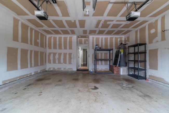 Building Photo - 2731 Olympic Park Dr