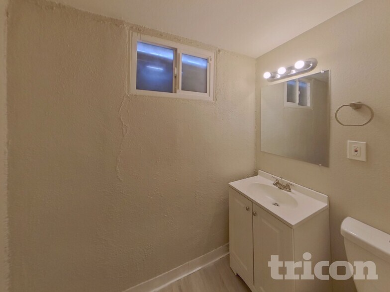 Building Photo - 1312 Rainier Dr