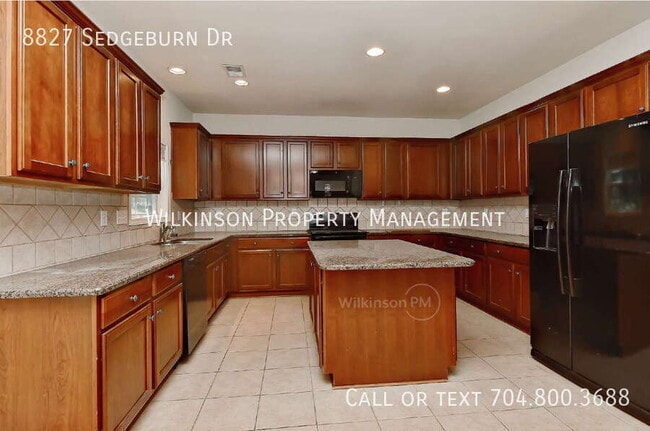 Building Photo - 8827 SedgeBurn Dr