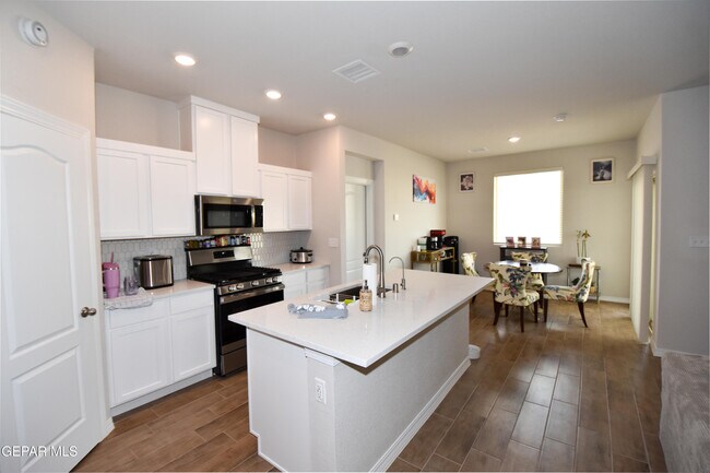 Building Photo - 51117 Desert Sunflower Ave