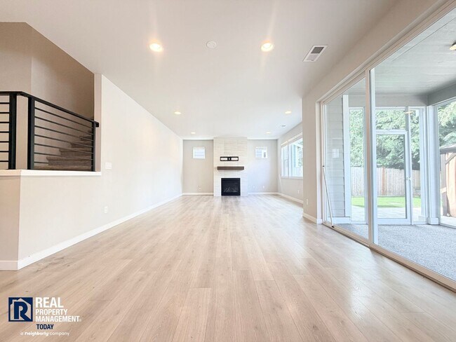 Building Photo - Modern 5-Bedroom Home with Mother-In-Law Suite & Covered Patio!