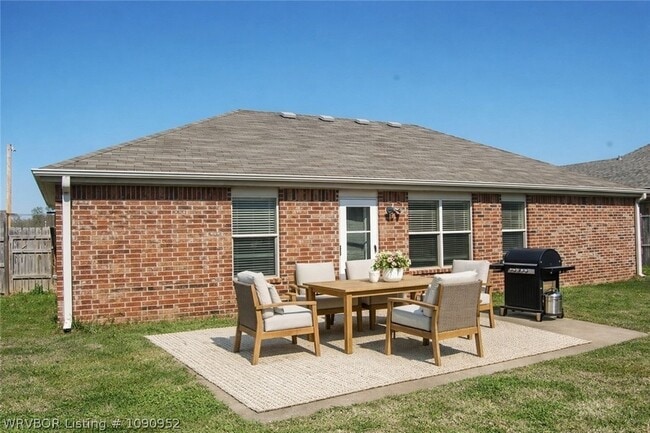 Building Photo - 400 Apple Valley Dr