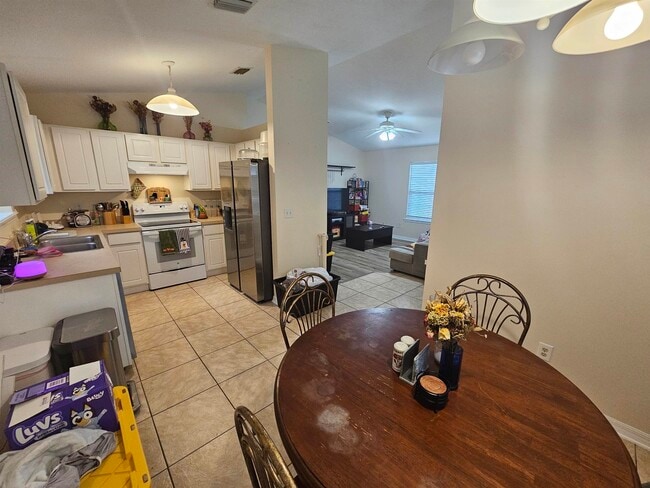 Building Photo - 985 Cooper St