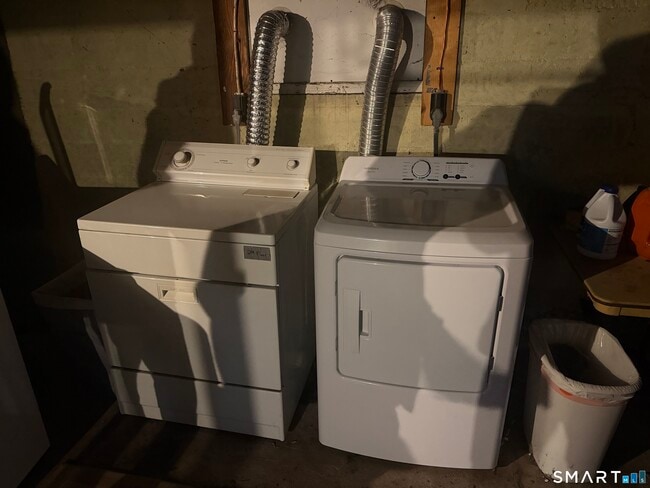 Building Photo - 65 Burr St