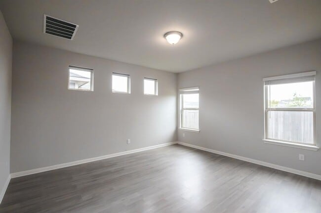 Building Photo - 208 Kellys Heroes Wy