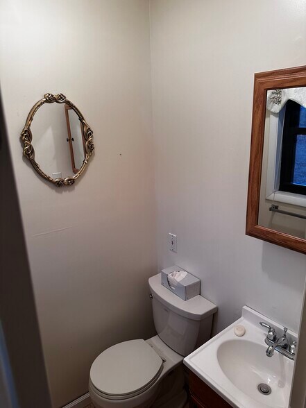 Building Photo - 3540 Wandering Ln NE