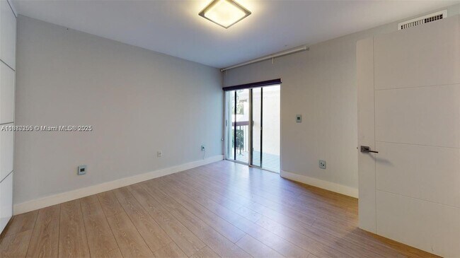 Building Photo - 2430 Brickell Ave