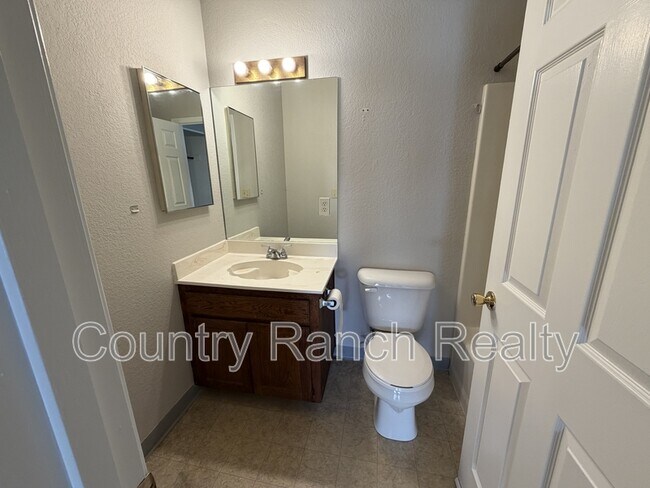 Building Photo - 2899 Country Club Dr