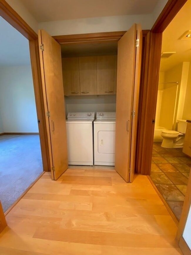Building Photo - Charming 1 bdrm 1 bath Condo in Downtown Vancouver