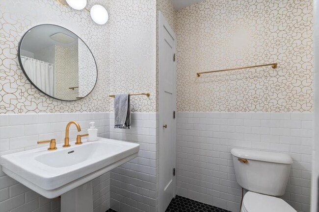Building Photo - 3 bedroom in Chicago IL 60614