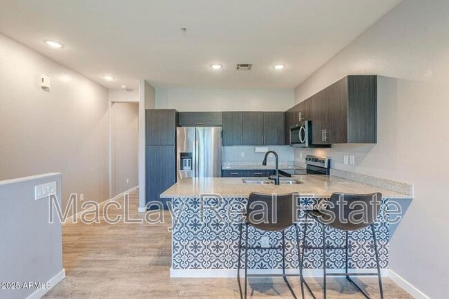 Building Photo - 2271 E Hidalgo Ave