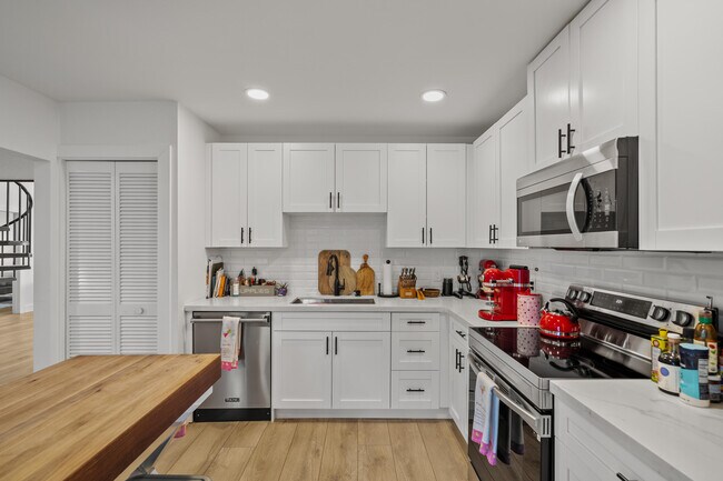 Building Photo - 13324 Bedford Mews Ct
