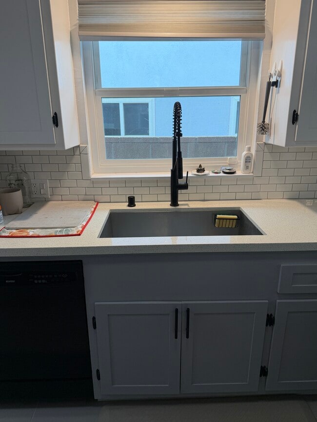 Building Photo - 409 N Park Ave