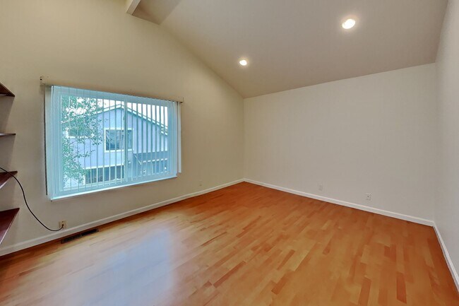 Building Photo - 2331 Sweetwater Dr