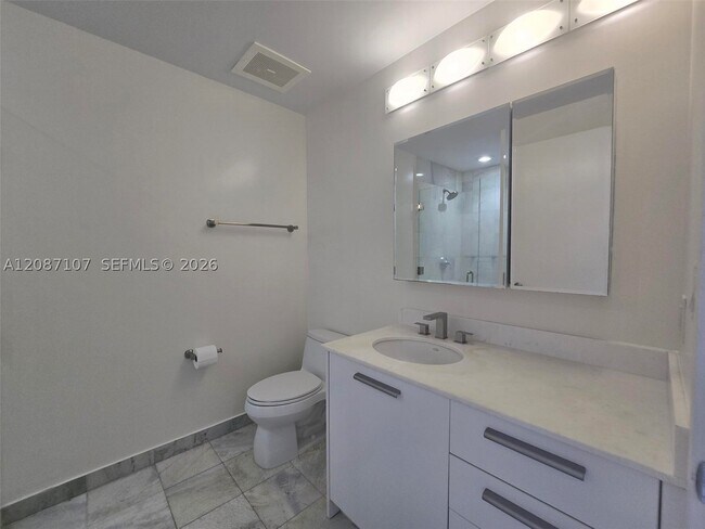 Building Photo - 1060 Brickell Ave