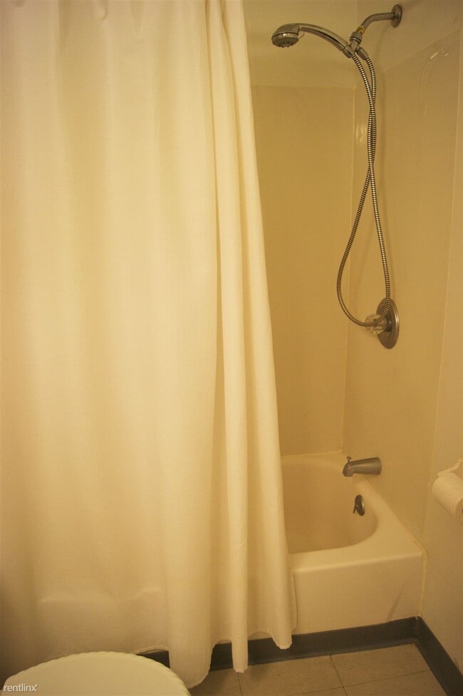 Building Photo - 2 br, 1 bath  - 14 Mountbatten Ct Apt 203